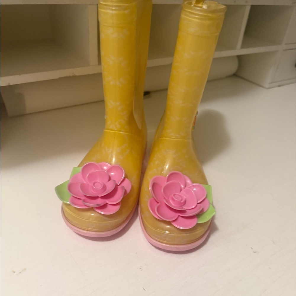 Disney Yellow Princess Rain Boots with Pink Accents - Picture 12 of 14